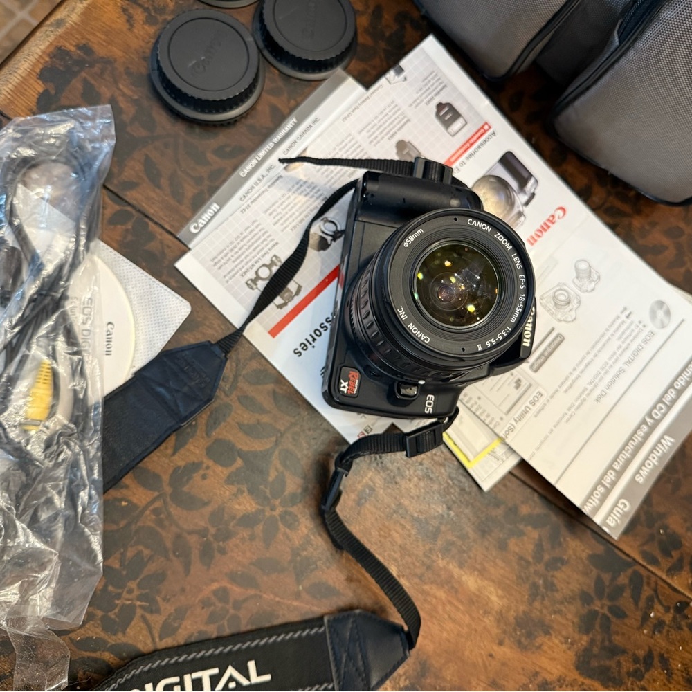 Digital Canon XT camera - Picture 3 of 5
